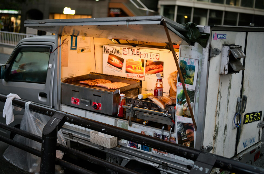 Hot Dogs Freitag 02. Mai  ab 18h00 Uhr  & Samstag 03.Mai ab 16:00 Uhr
